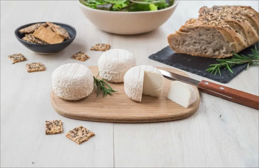 [250930_9029] Fromage de chèvre - Félix fromages de Montagne (Tommette de chèvre fermière 800 g)